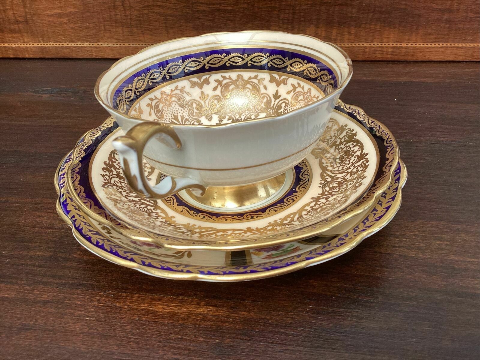 photo vinterior Paragon Antique Floating Rose Cabinet Tea Trio Cobalt And Gilt C 1945
