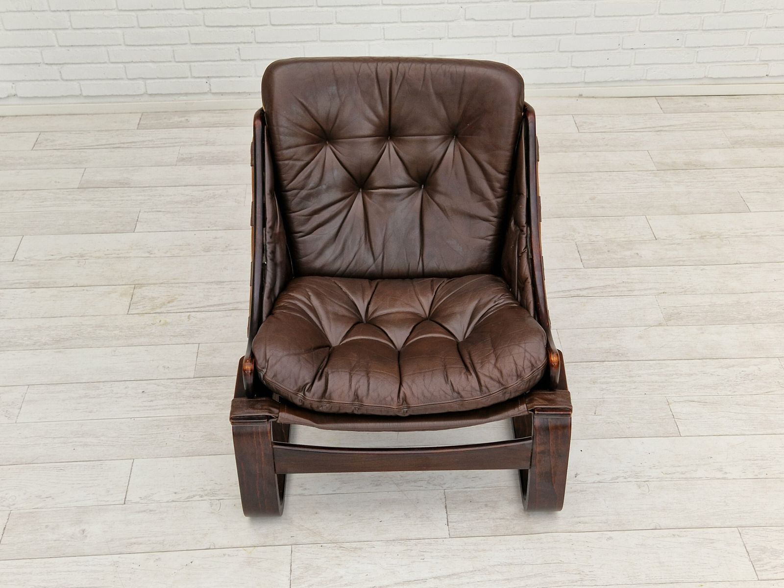 photo vintage 1970s, Brown Leather Pair Of Lounge Chair By Ake Fribytter For Nelo Sweden.