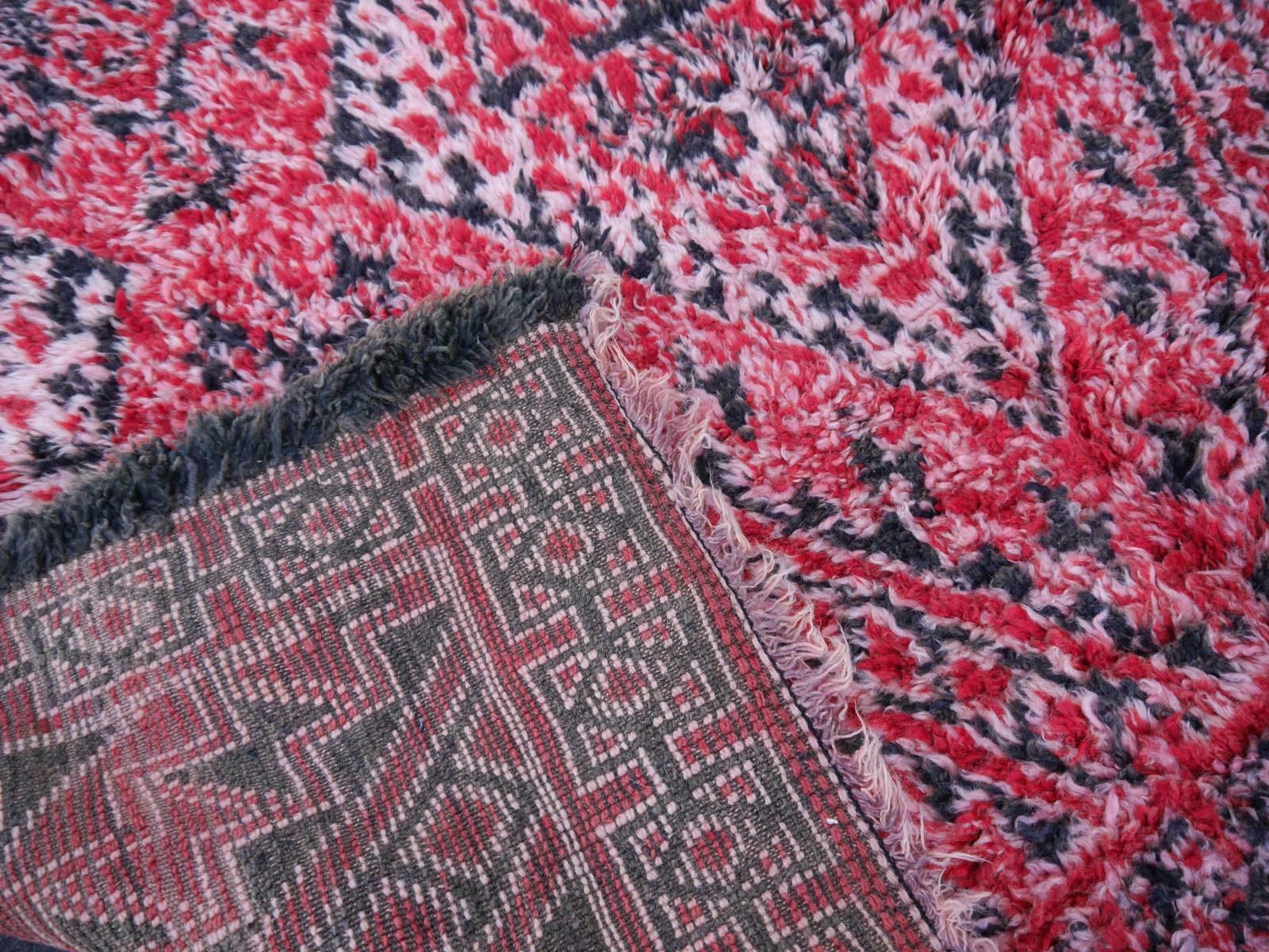 Textiles Moroccan Vintage Rug North African Diamond Design Wool Red Pink Charcoal White photo