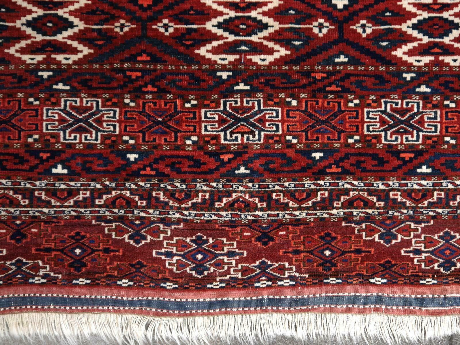 photo furniture Yomud Tribeal Turkmen Turkoman Antique Rug With Ram Motive Hand Knotted Carpet