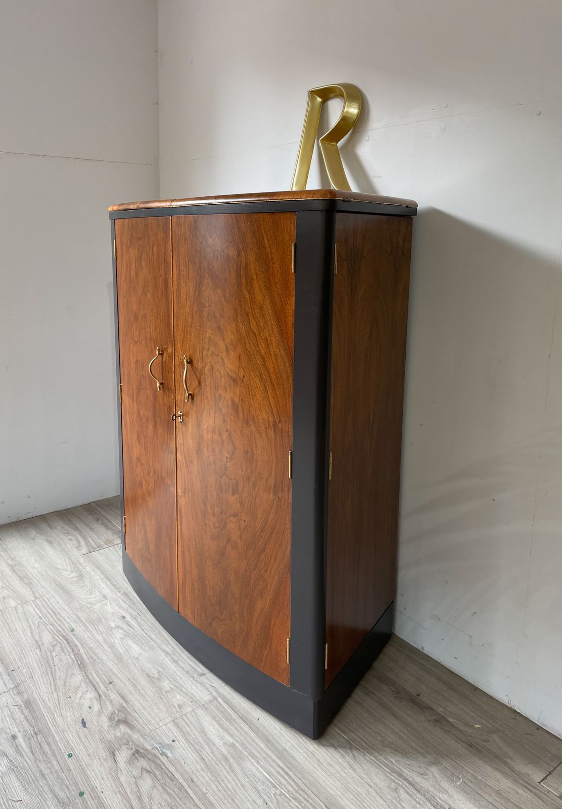 995.0 Metamorphic Drinks Bar By Turnidge Of London Refurbished photo