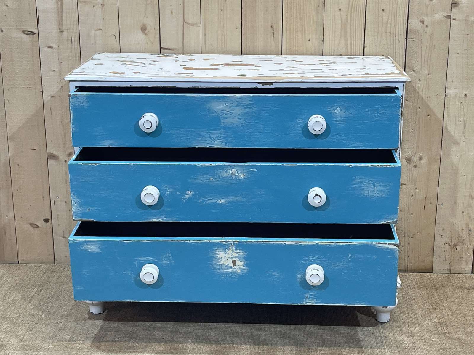 photo vintage Victorian 19th Century Chest Of Drawers In Painted Fir