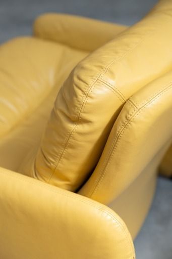photo vintage 3 Seater Sofa And Two Armchairs In Vintage 1970 Yellow Leather, In The Style Of Ammainnati And Vitelli For Brunati