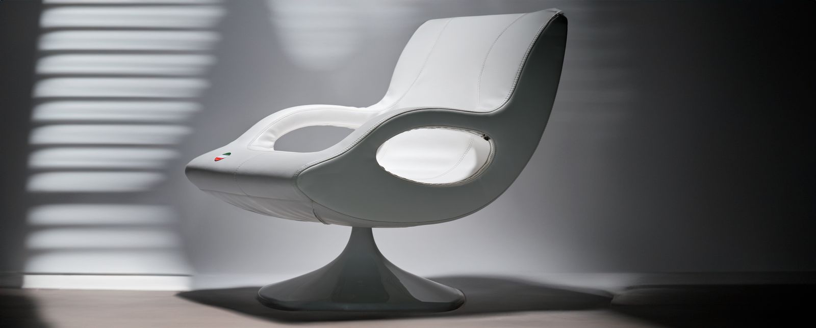 photo vinterior Vintage Karim Rashid Swing Base Space Age Armchair For Frighetto Industrie, Italy Circa 2002