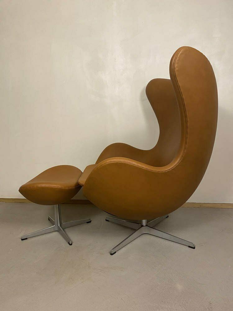 Egg Chair With Ottoman By Arne Jacobsen For Fritz Hansen, 2004, Set Of 2 photo vintage
