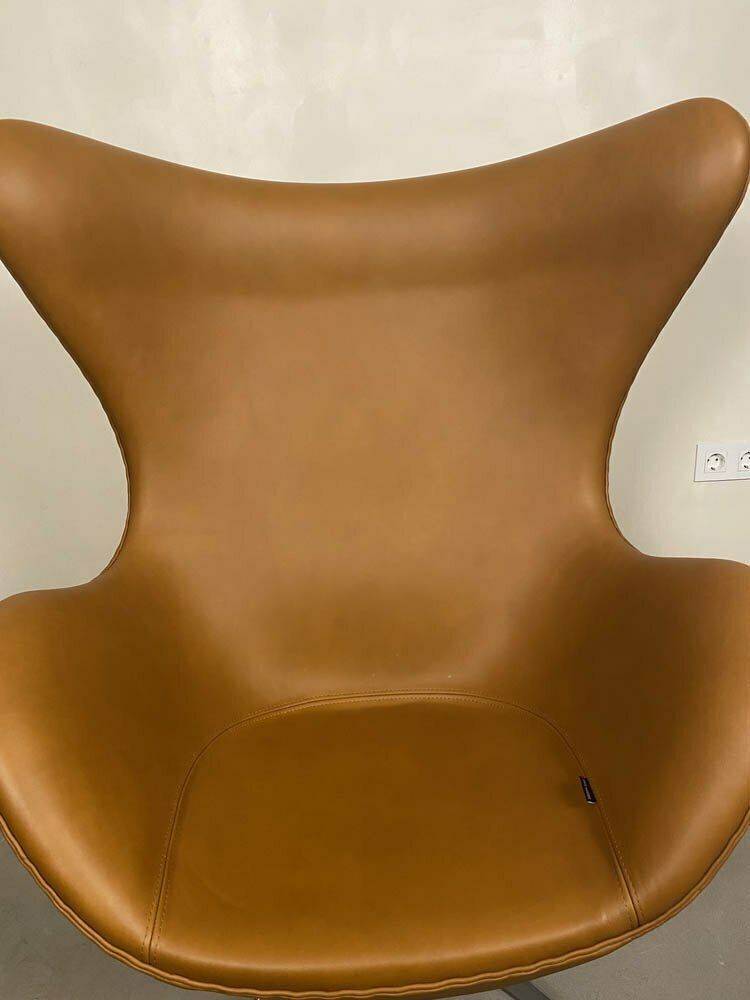 photo furniture Egg Chair With Ottoman By Arne Jacobsen For Fritz Hansen, 2004, Set Of 2