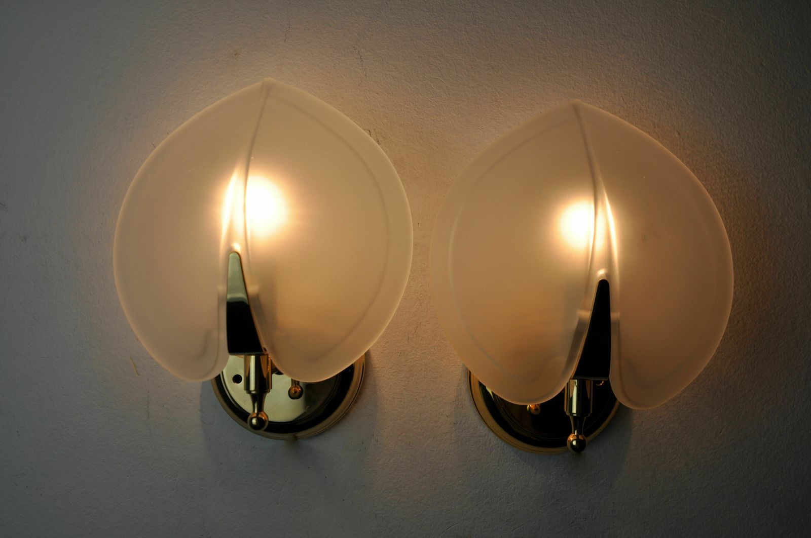 Pair Of "Leaf" Sconces In Opaque Glass, Murano, Italy 1980 photo for sale