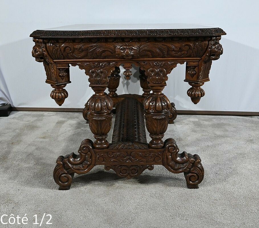 photo vintage Desk In The Gothic Renaissance Style, Late 19th Century