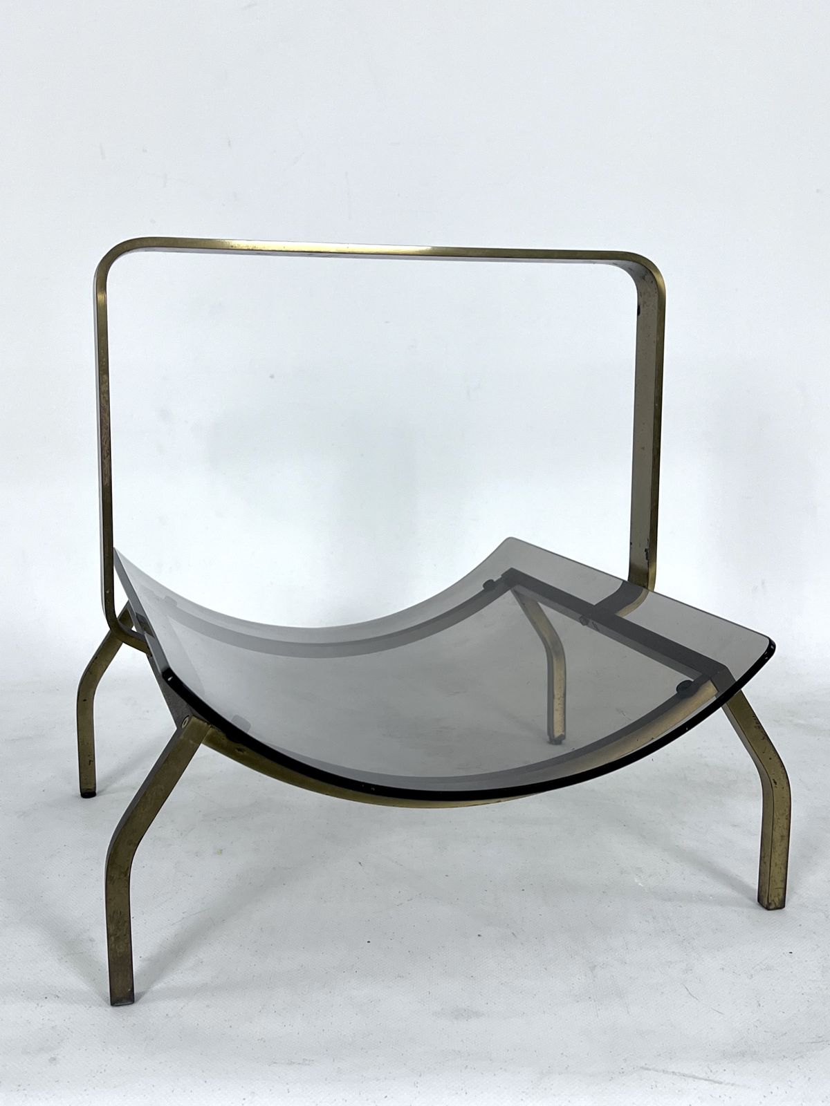 Fontana Arte, Mid Century Brass And Curved Glass Magazine Holder. Italy 1960s
