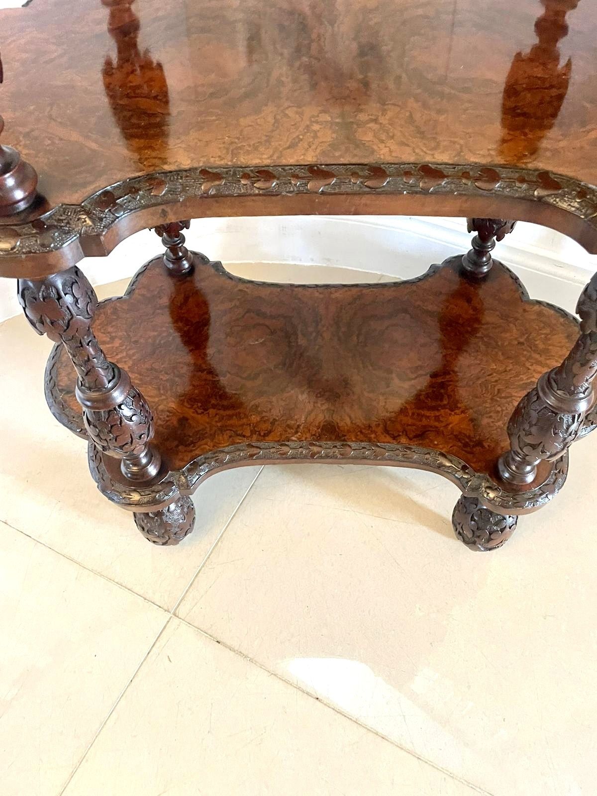 photo vintage Rare Irish Antique 19th Century Exhibition Quality Freestanding Burr Walnut Carved Whatnot