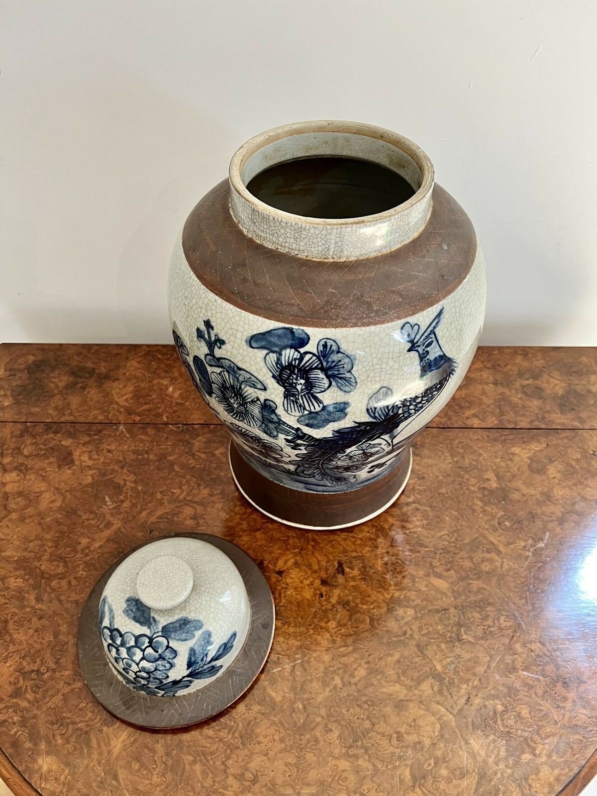 photo vintage Quality Pair Of Antique Chinese Crackle Ware Lidded Vases