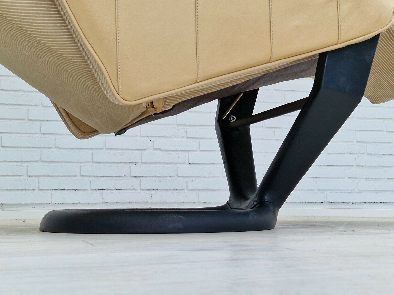 Furniture 1980s, Danish Design By Steen Ostergård For Bramin Møbler. "Action Recliner" Relax Chair. photo