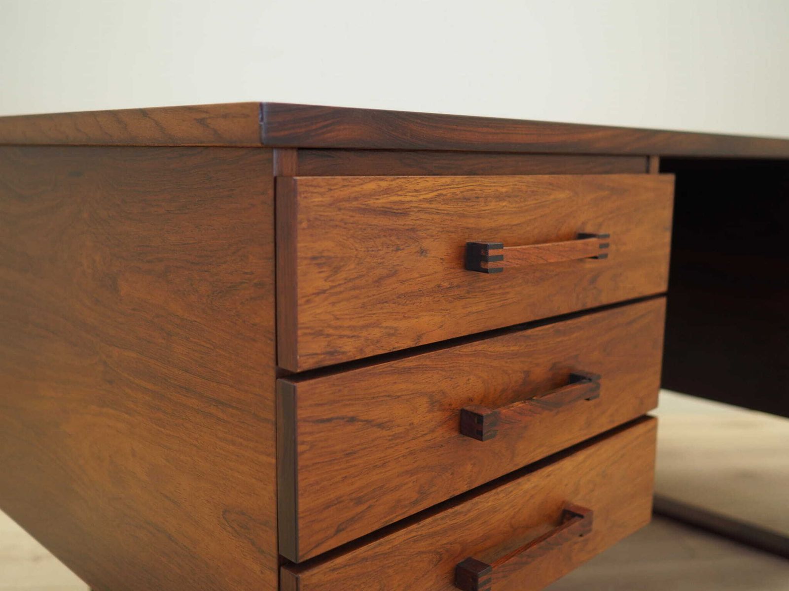 Vintage Desk, Danish Design, 1960s, Designer: Torben Valeur & Henning Jensen, Manufacturer: Dyrlund photo vintage