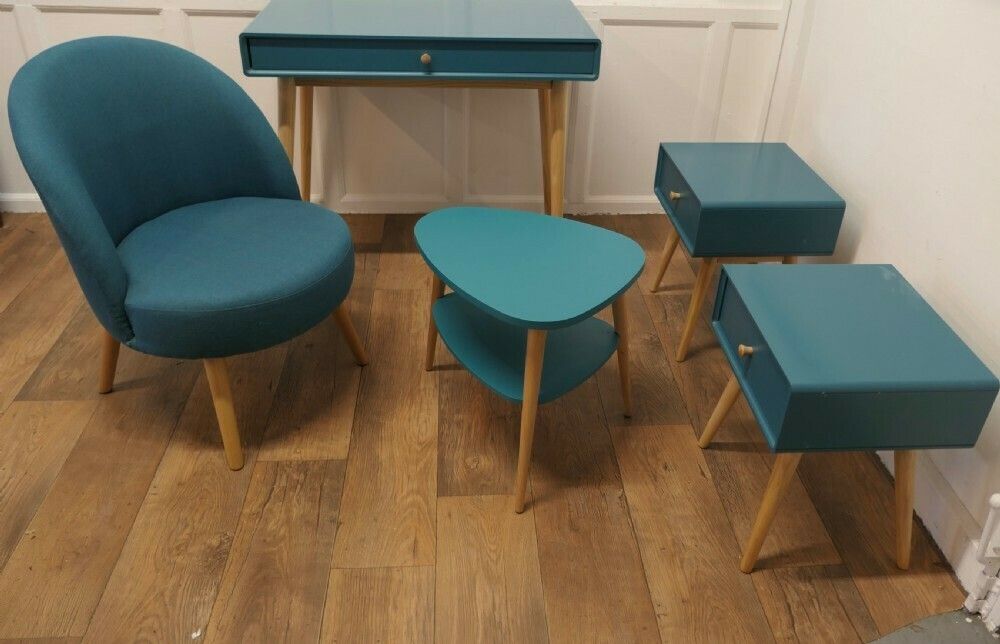 Young Student’s Retro Bedroom Set
