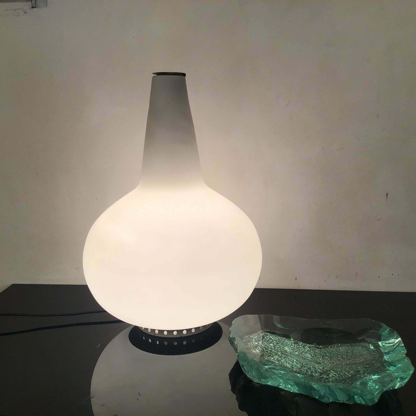 Fontana Arte Table Lamp Brass Opaline Glass 1960 Italy photo for sale