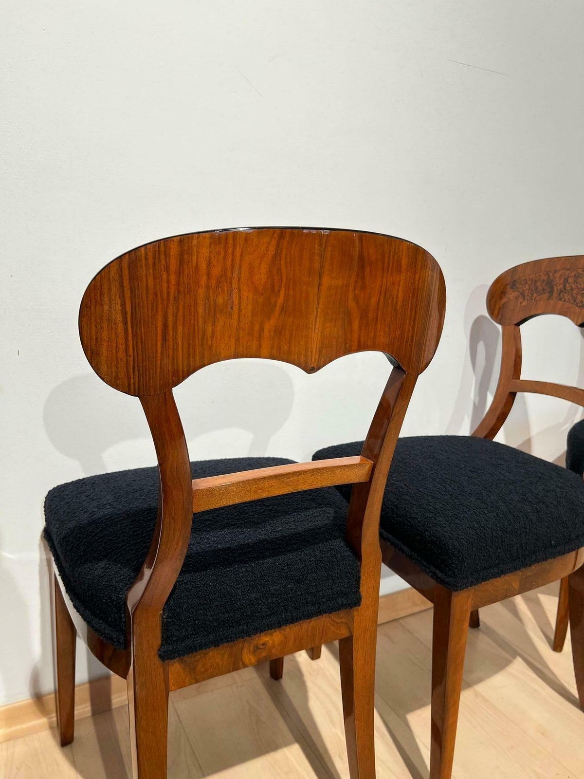 11349.08 Set Of Six Biedermeier Shovel Chairs, Walnut, Roots Veneer, South Germany, 1840s photo