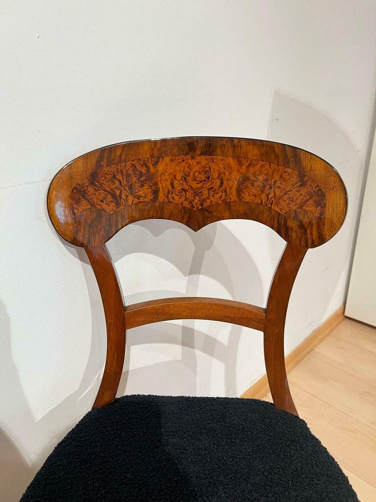photo vinterior Set Of Six Biedermeier Shovel Chairs, Walnut, Roots Veneer, South Germany, 1840s