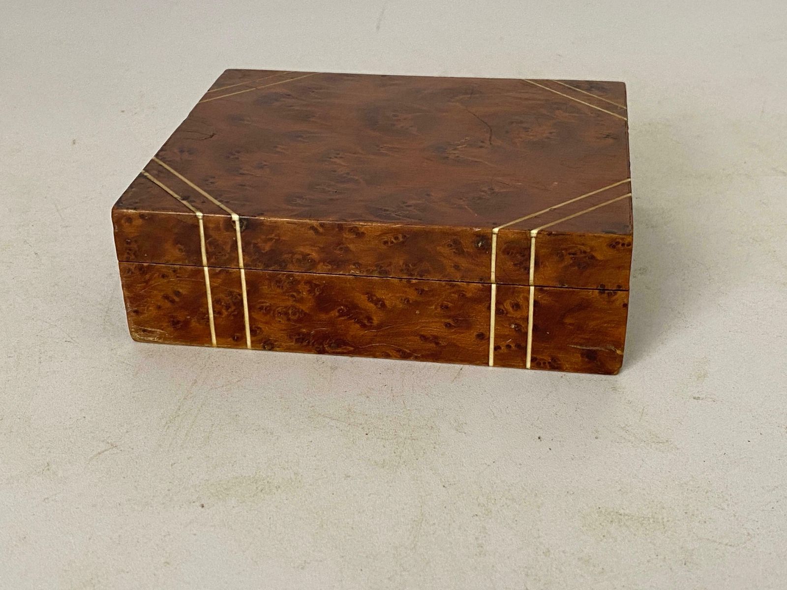 Box In Burled Wood And Brass Brown Colour France 19th Century photo vinterior