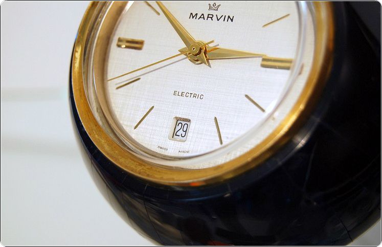 Clock Marvin Swiss Made 1950 Flecked Galalith photo for sale