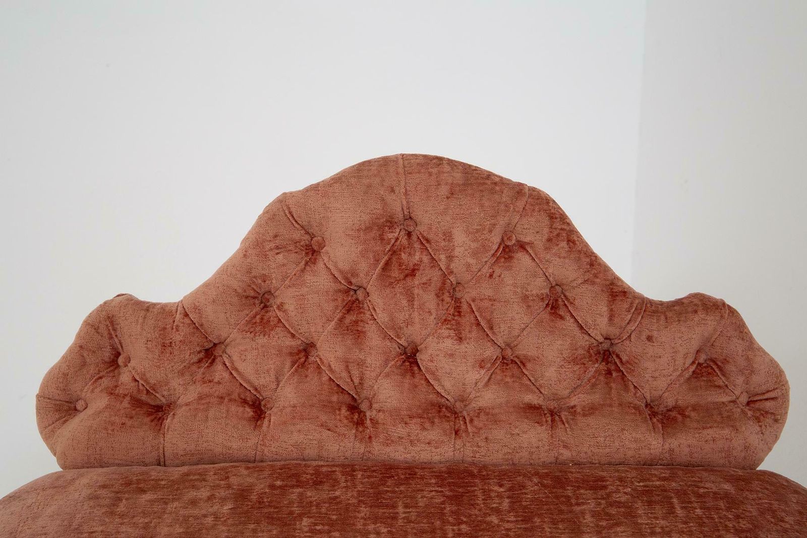 Italian Damask Fabric Capitonnè Sofa photo Furniture