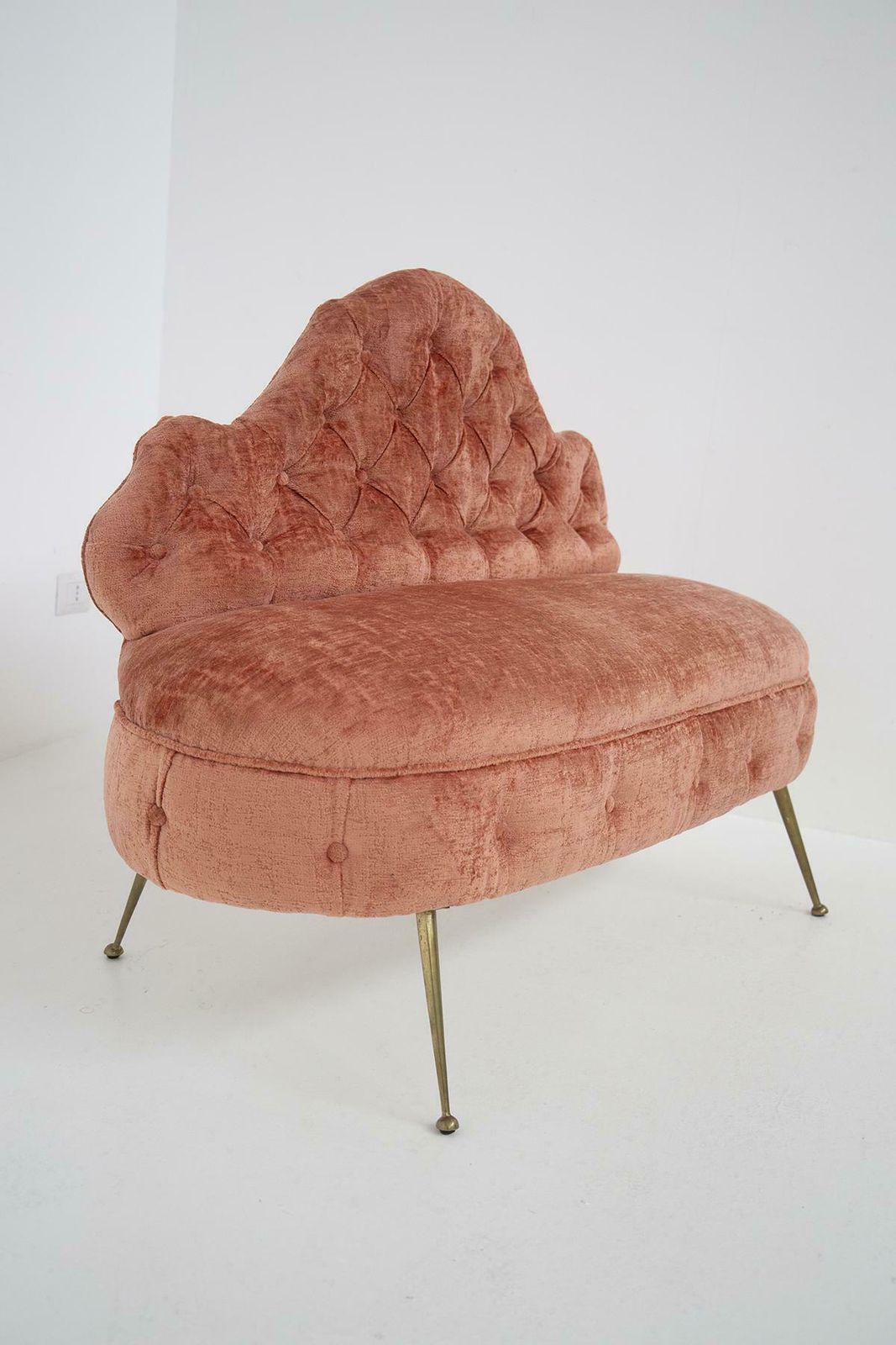 photo buy Italian Damask Fabric Capitonnè Sofa