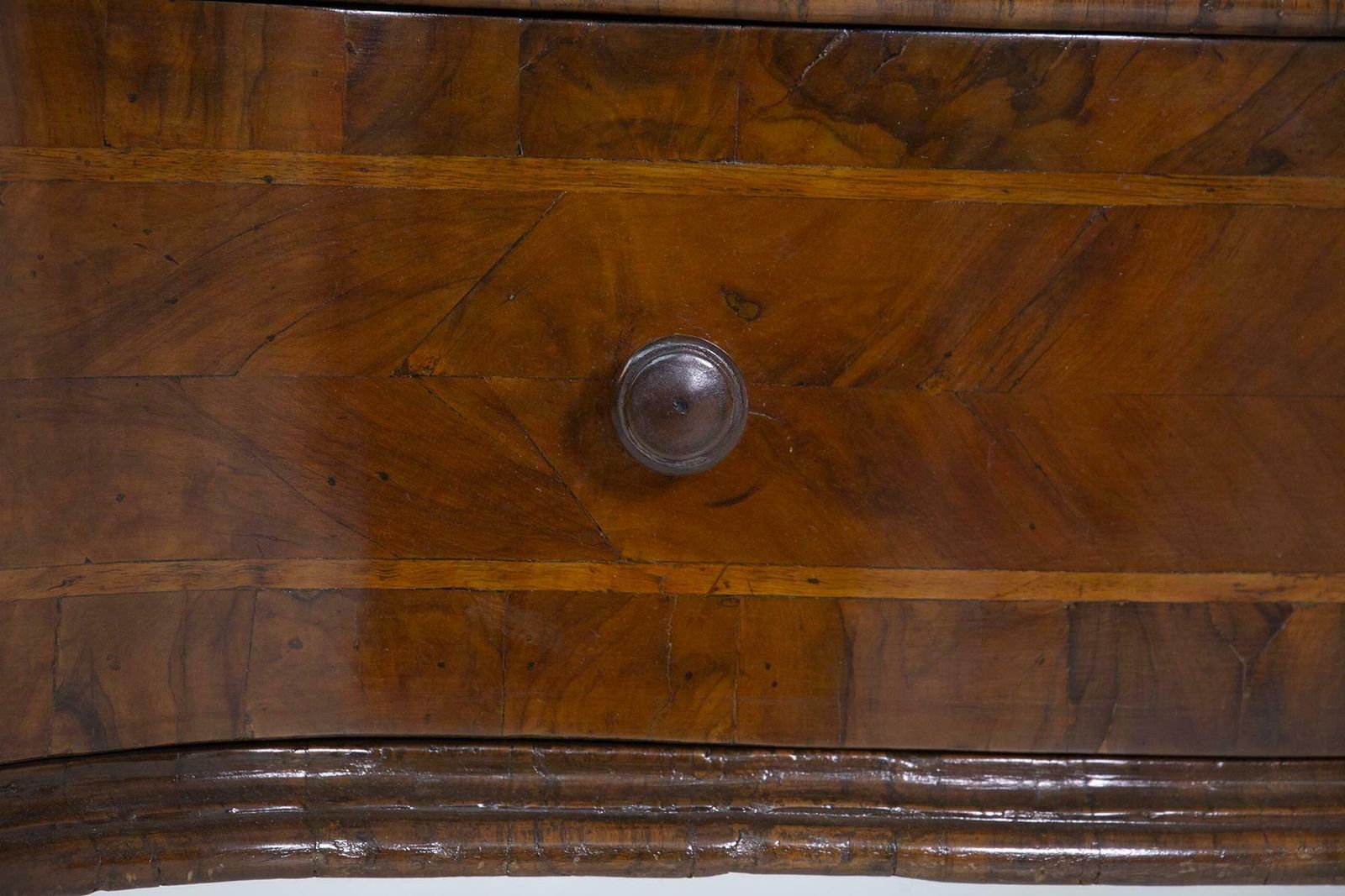 Antique Italian Walnut Root Veneto Chest Of Drawers photo vinterior