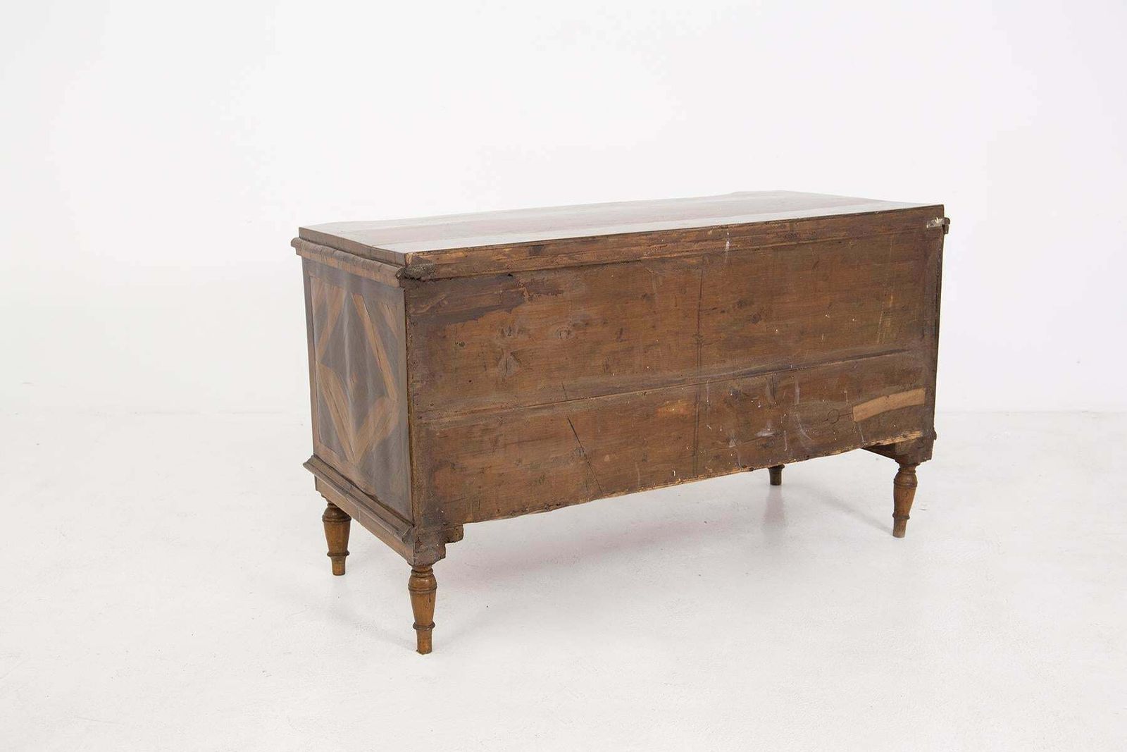 photo furniture Antique Italian Walnut Root Veneto Chest Of Drawers
