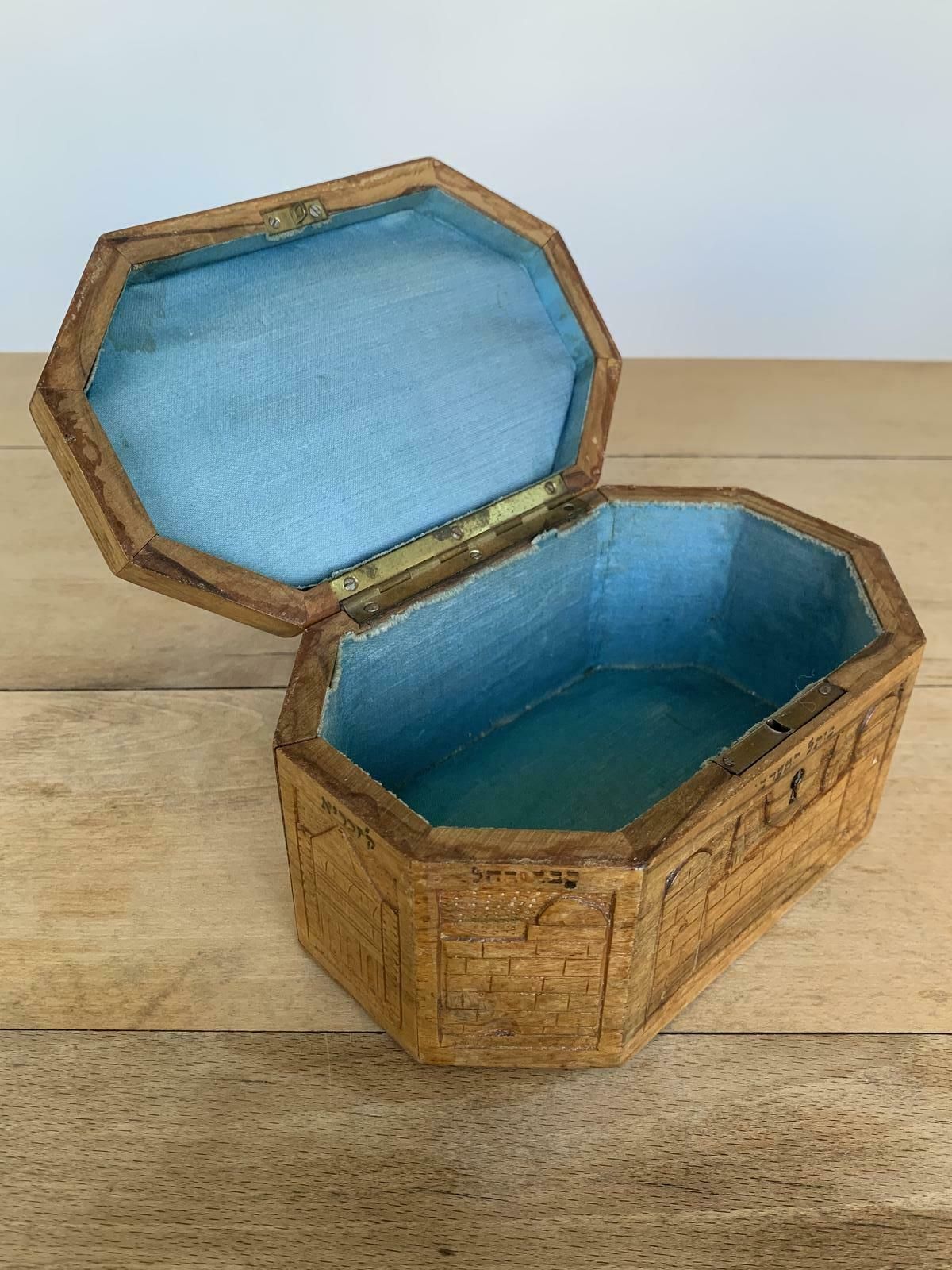 photo vintage Jerusalem Palestine Judaica Olivewood Carved Etrog Box   Bezalel