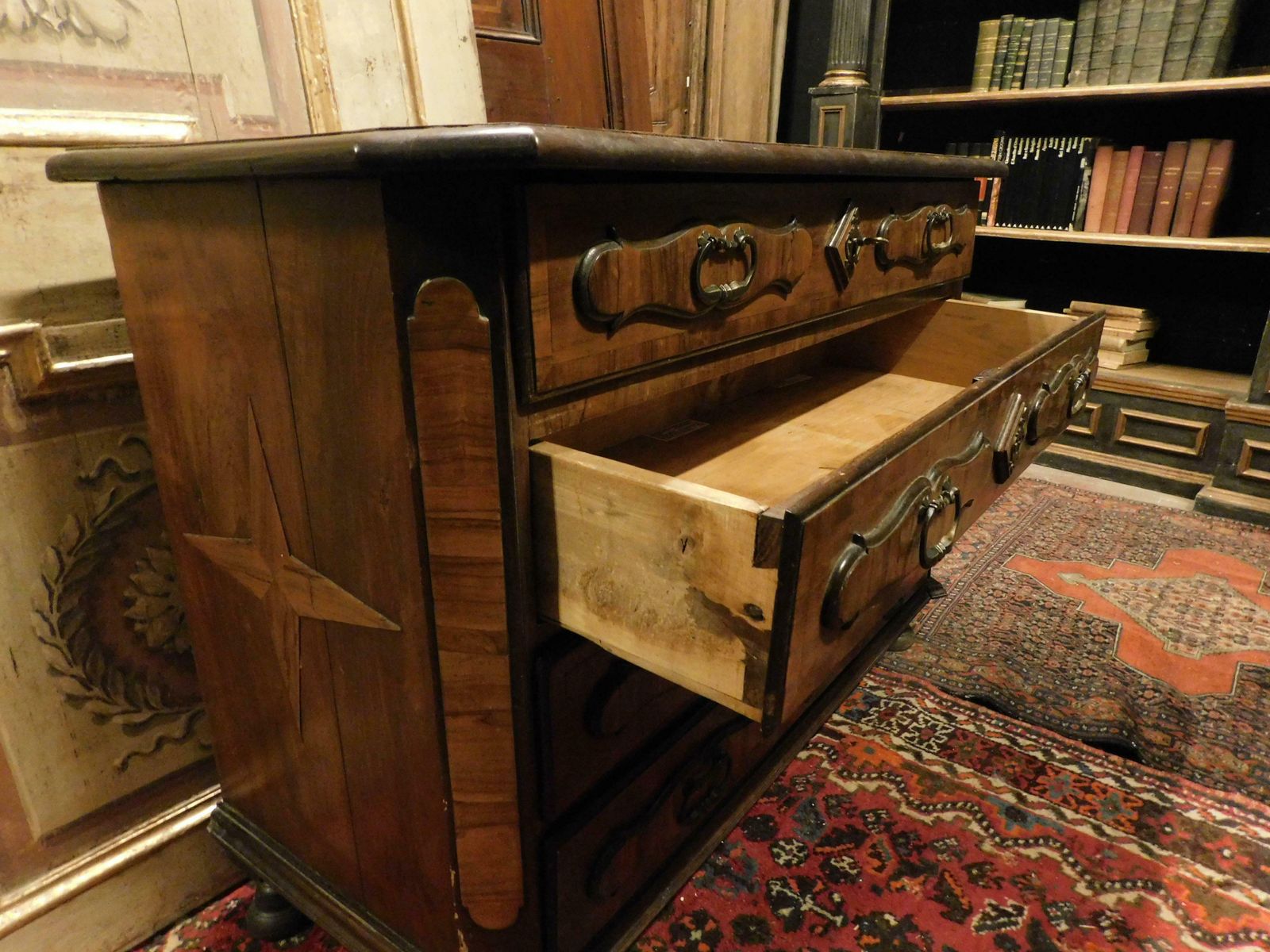 Antique Commodes, Chest Of Drawers Walnut Inlaid Briar, 18th Century Italy photo vinterior
