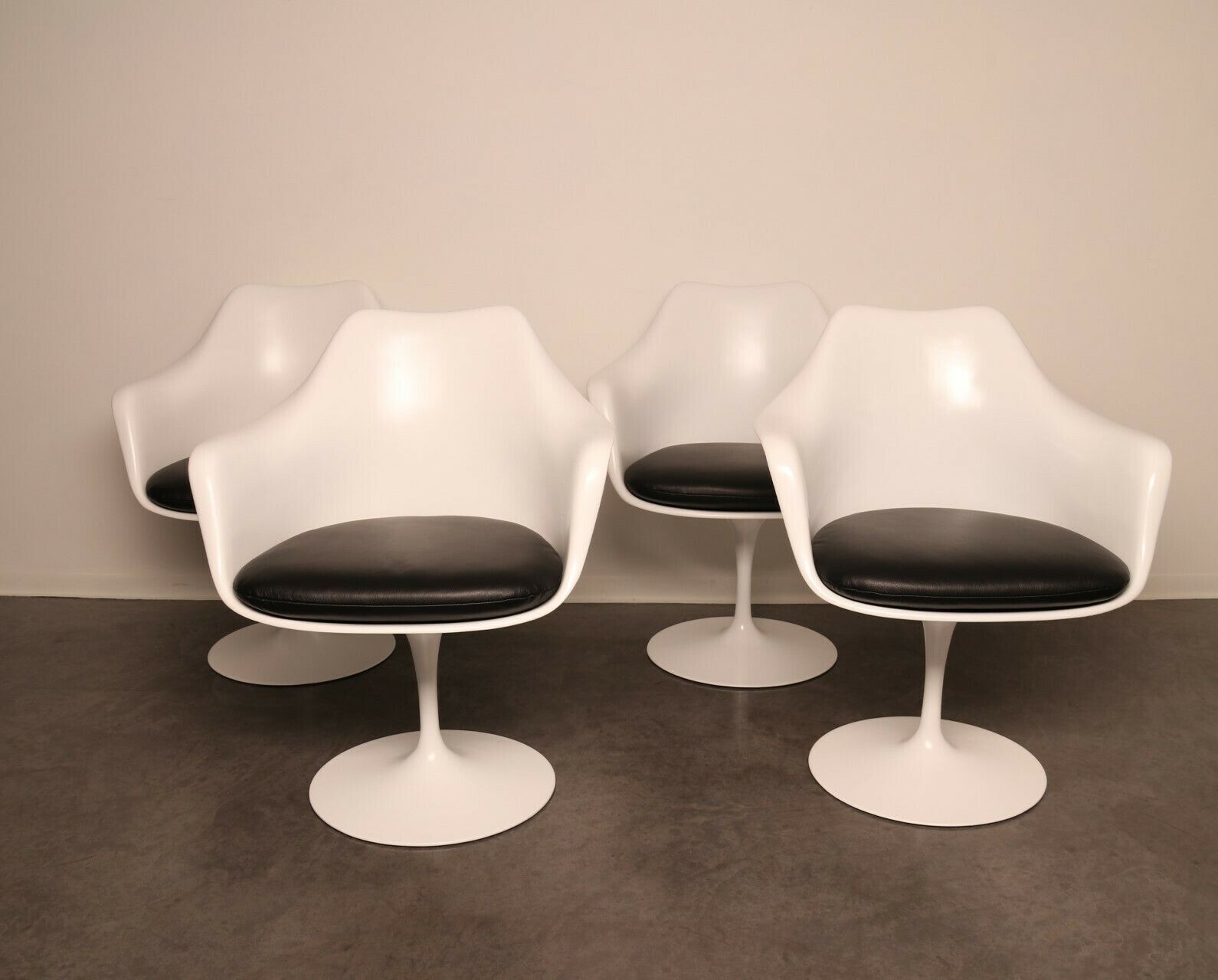4 Tulip Dining Chairs With Armrests By Eero Saarinen For Knoll   Us   1960's photo furniture