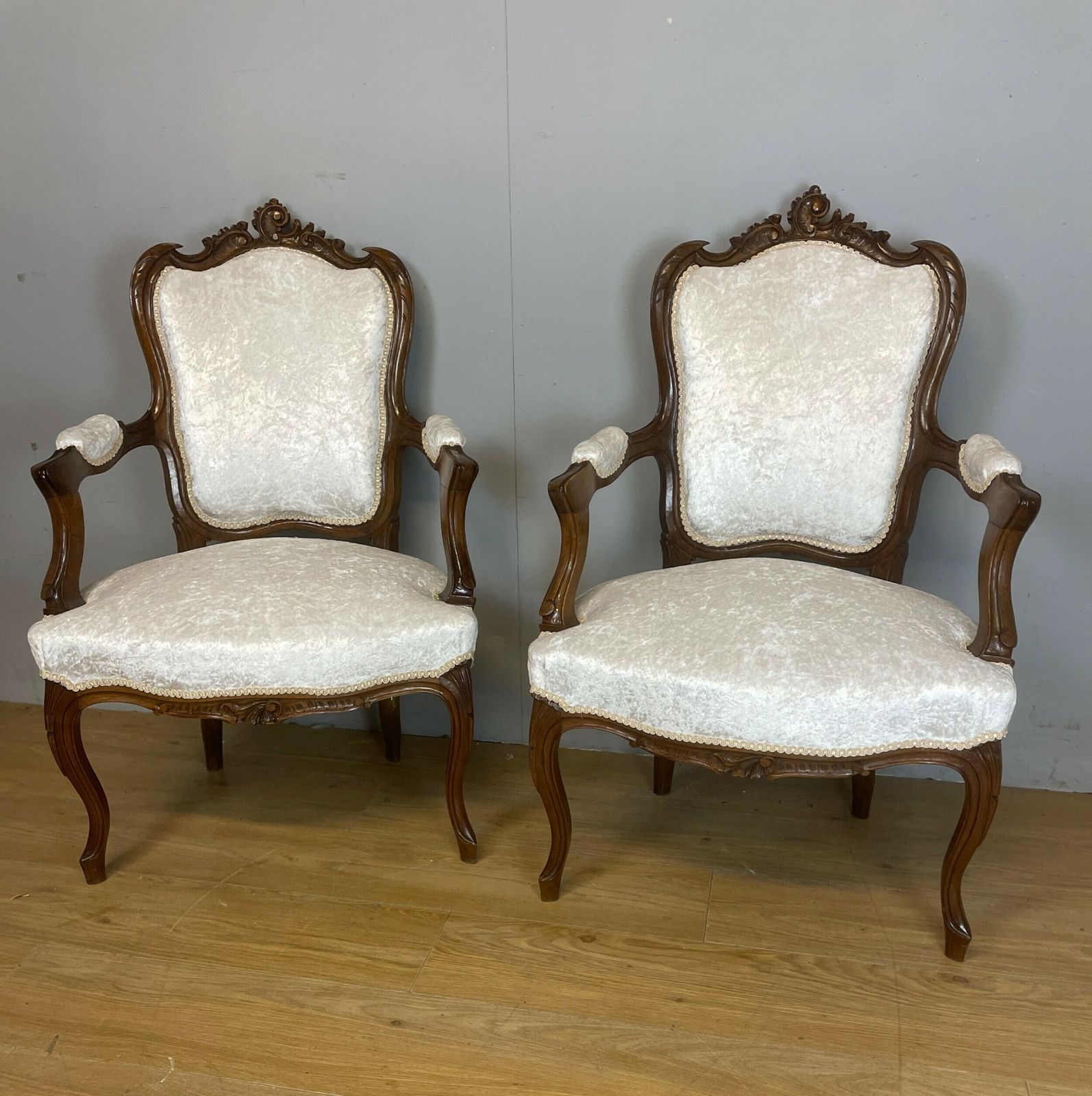 photo vinterior Pair Of French Carved Walnut Open Armchairs C.1910