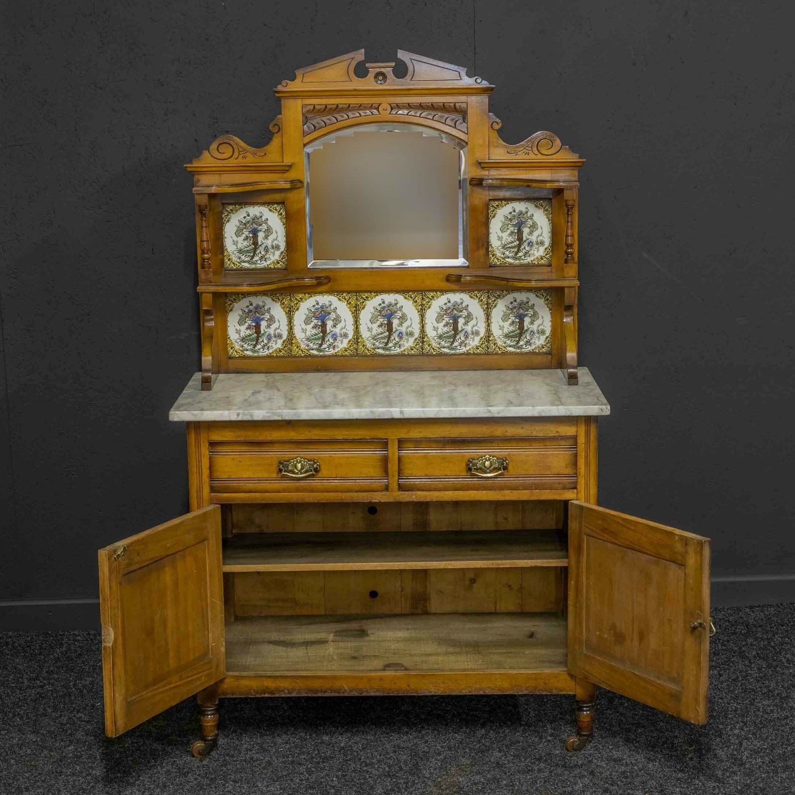 photo vinterior Edwardian Birch Washstand