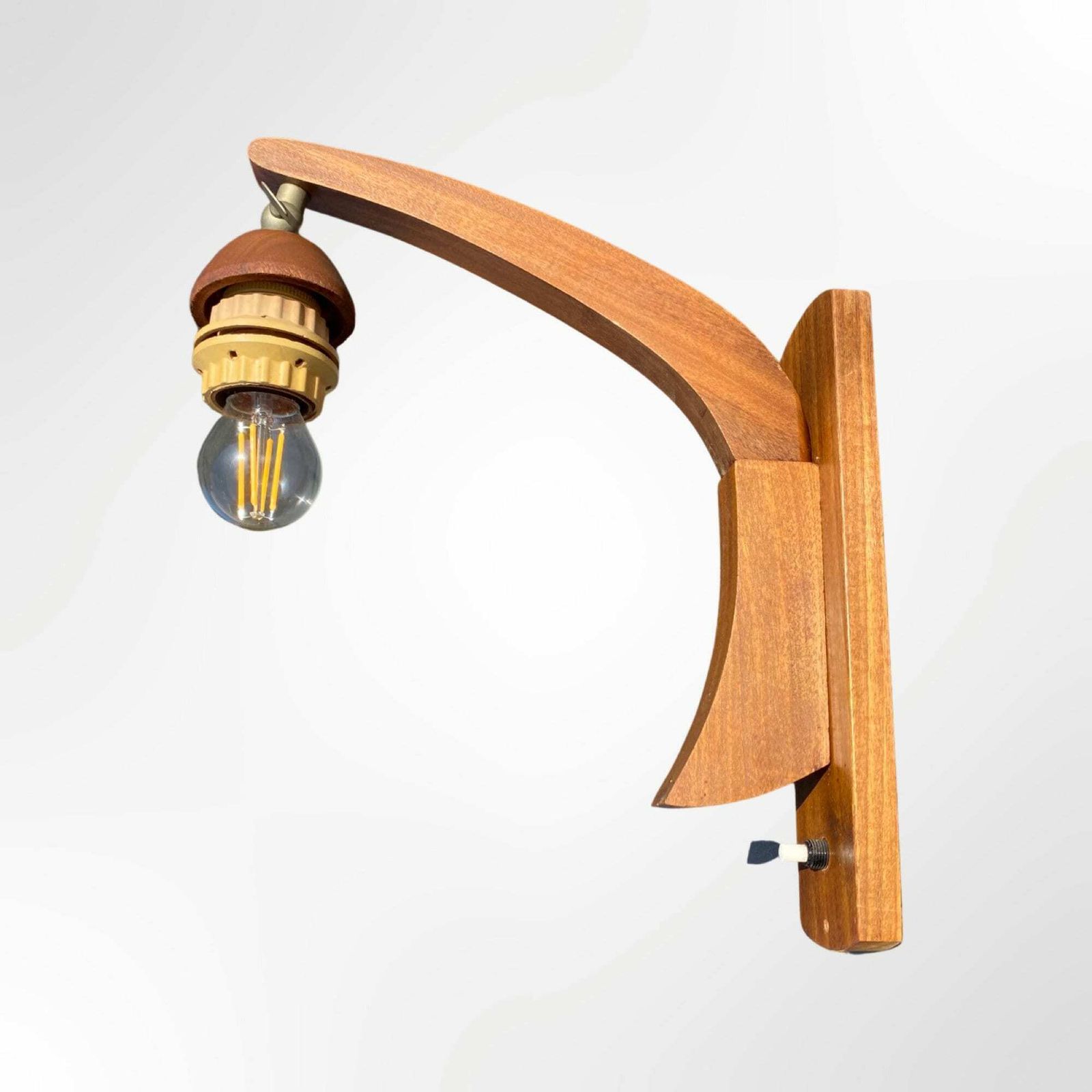 Mid Century Teak Danish Design Wall Lamp | Vintage Wall Lamp Made Of Teak Wood | In Perfect Condition | Wall Mounted Arm Lamp, Danish Modern