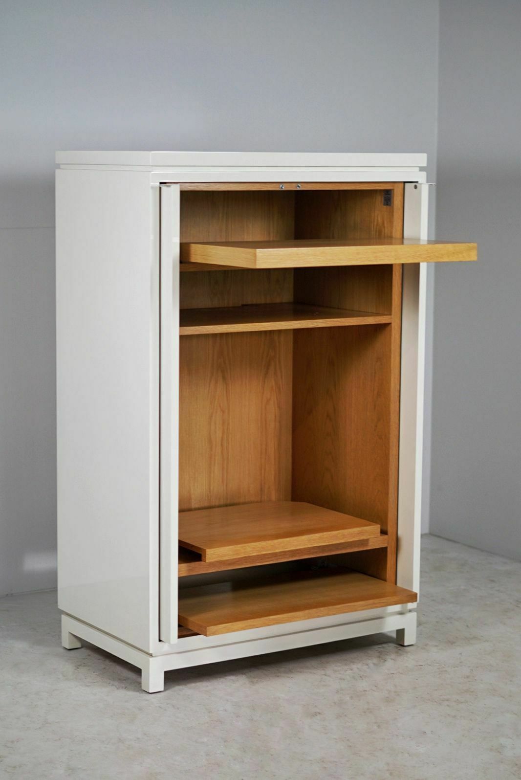 6922.0 Decoene Voor Emiel Veranneman, Wit Gelakt Eikenhouten Kabinet, België, Jaren 1960 photo