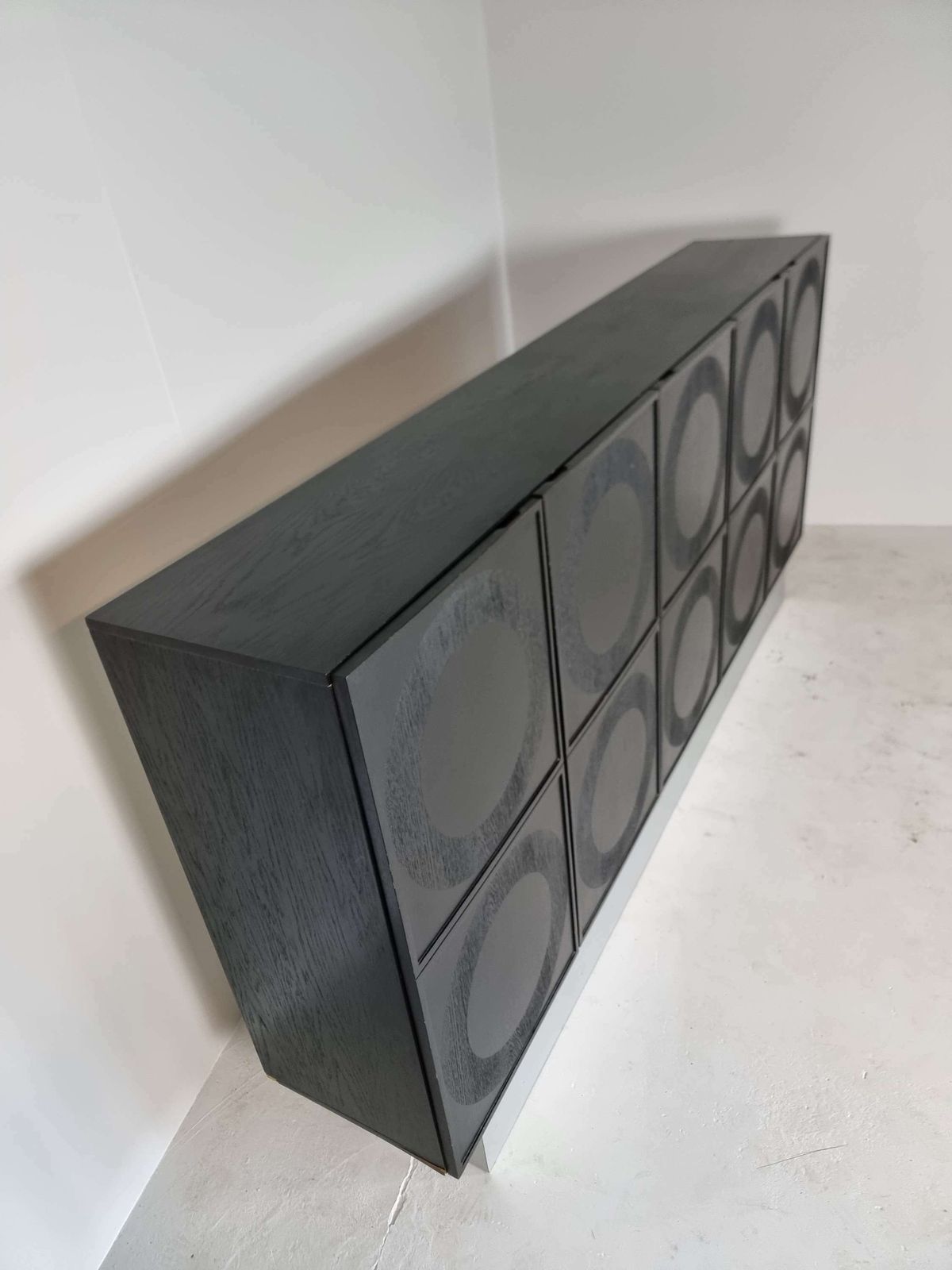 Groot Zwart Brutalistisch Musterring Highboard photo Meubels