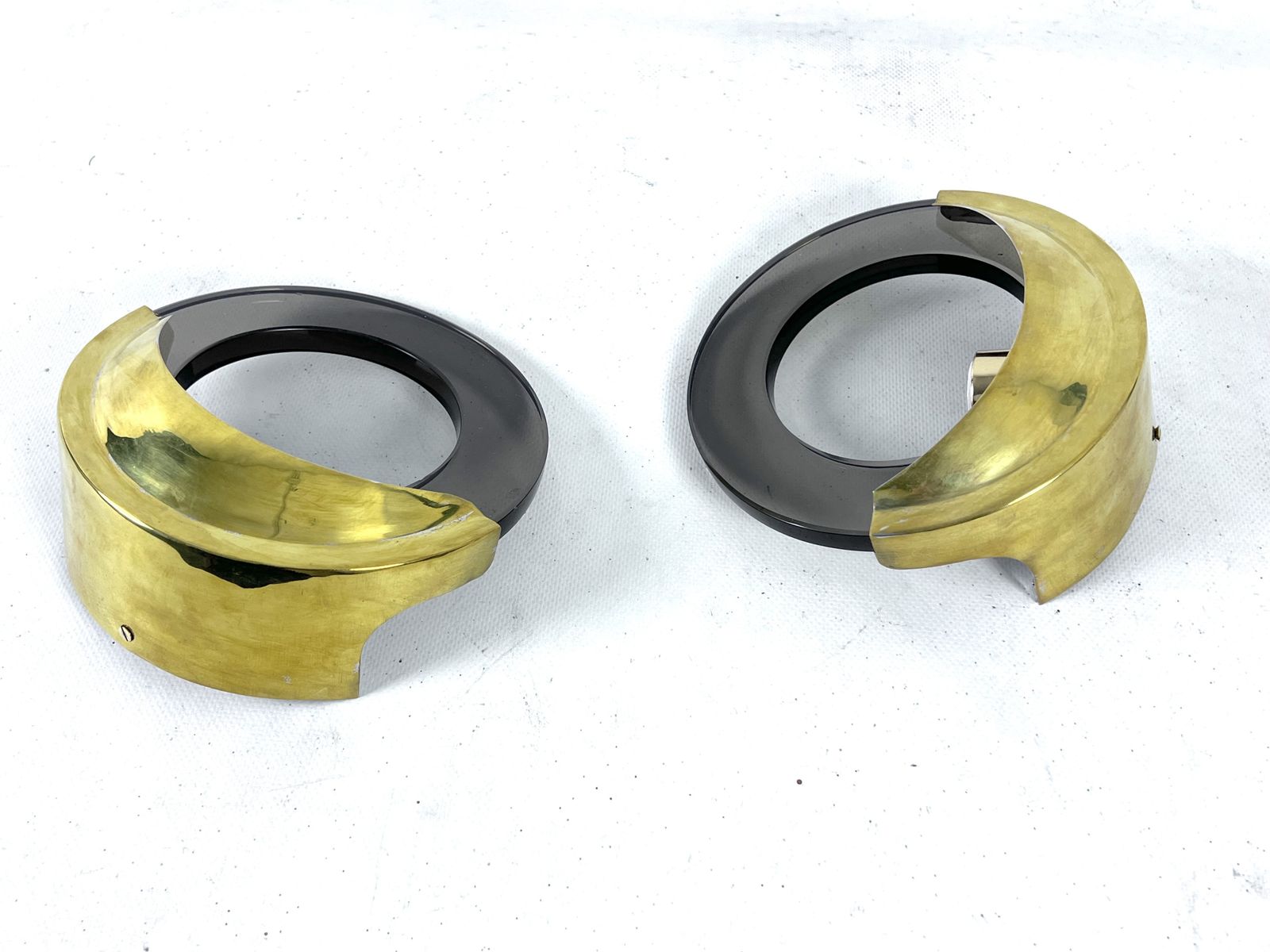 photo vinterior Mid Century Modern Pair Of Brass And Thick Smoked Glass Sconces. Italy 1970s