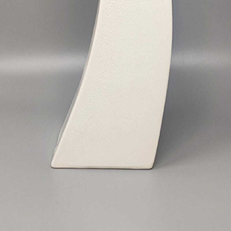 photo furniture 1970s Gorgeous White Space Age Vase In Ceramic By Franco Pozzi. Made In Italy