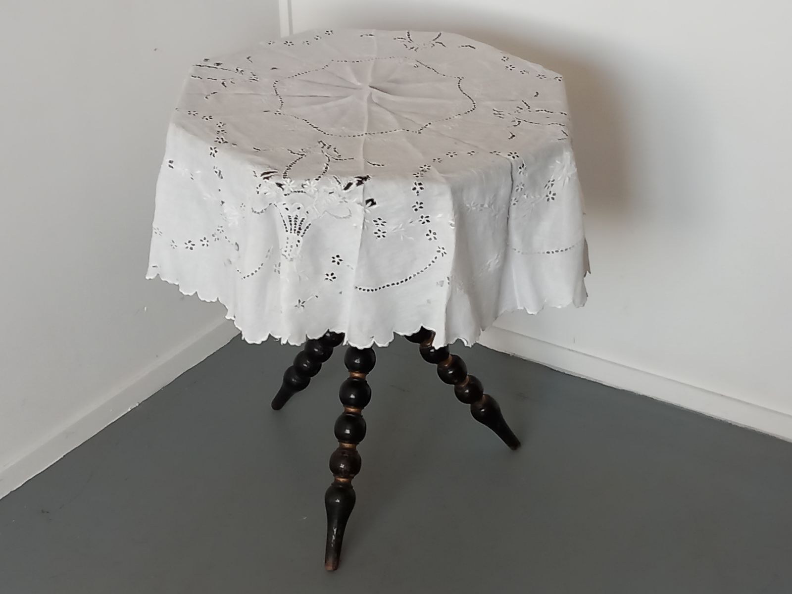 A Gypsy Table, 1800s, Antique photo Furniture