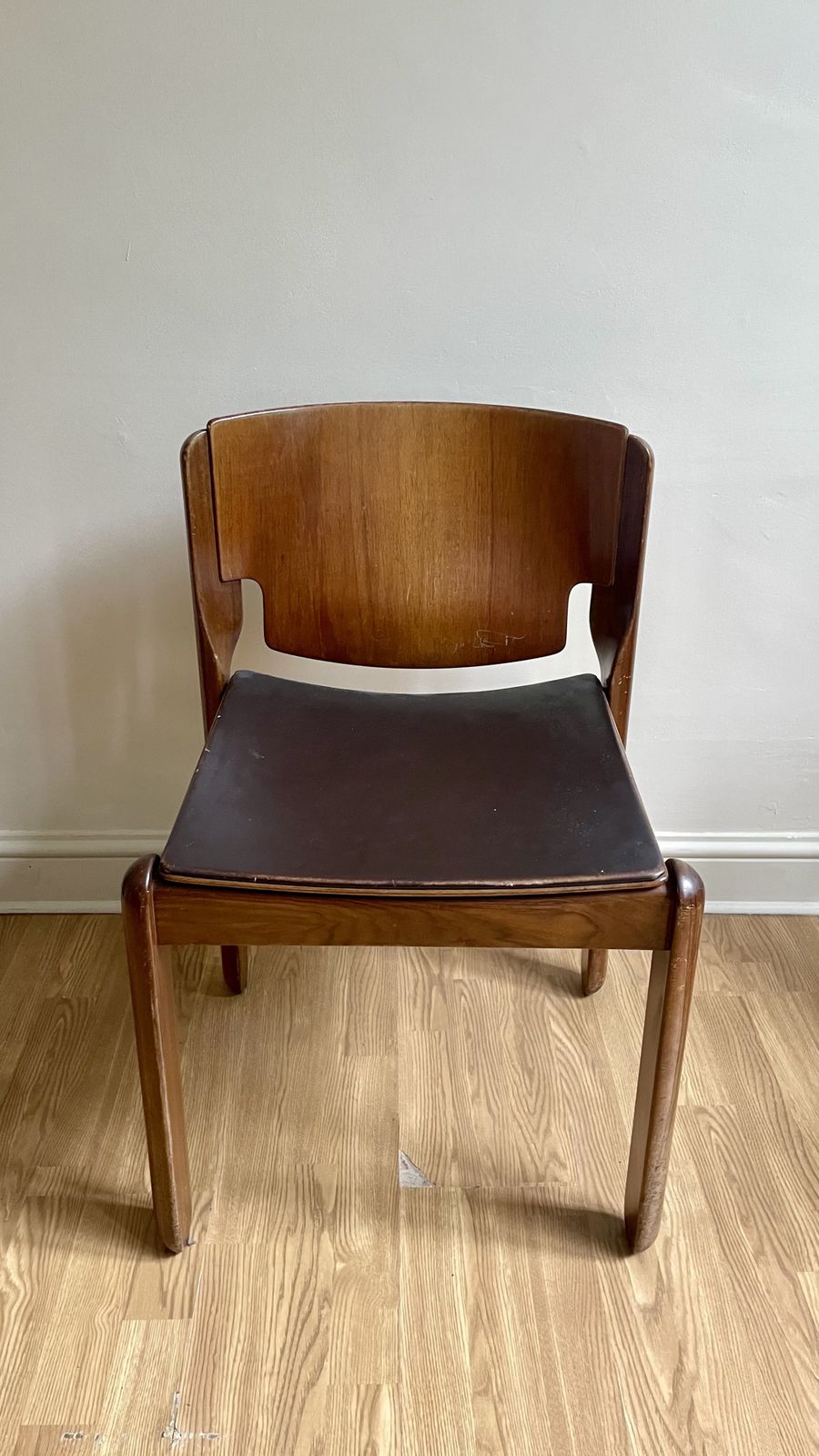 6 Vico Magistretti Chairs, Model 122, Cassina, Italy, 1960s photo vinterior