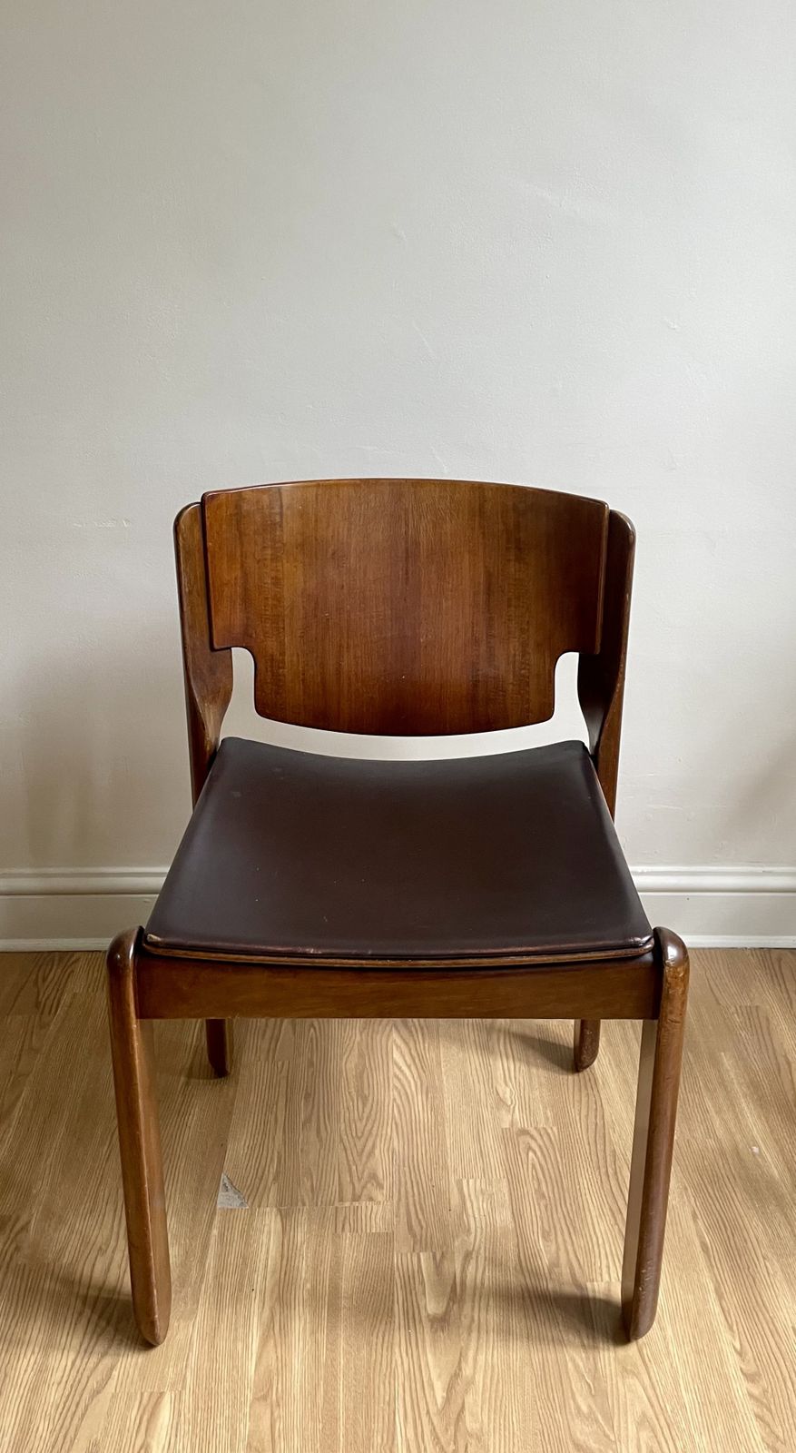 photo furniture 6 Vico Magistretti Chairs, Model 122, Cassina, Italy, 1960s