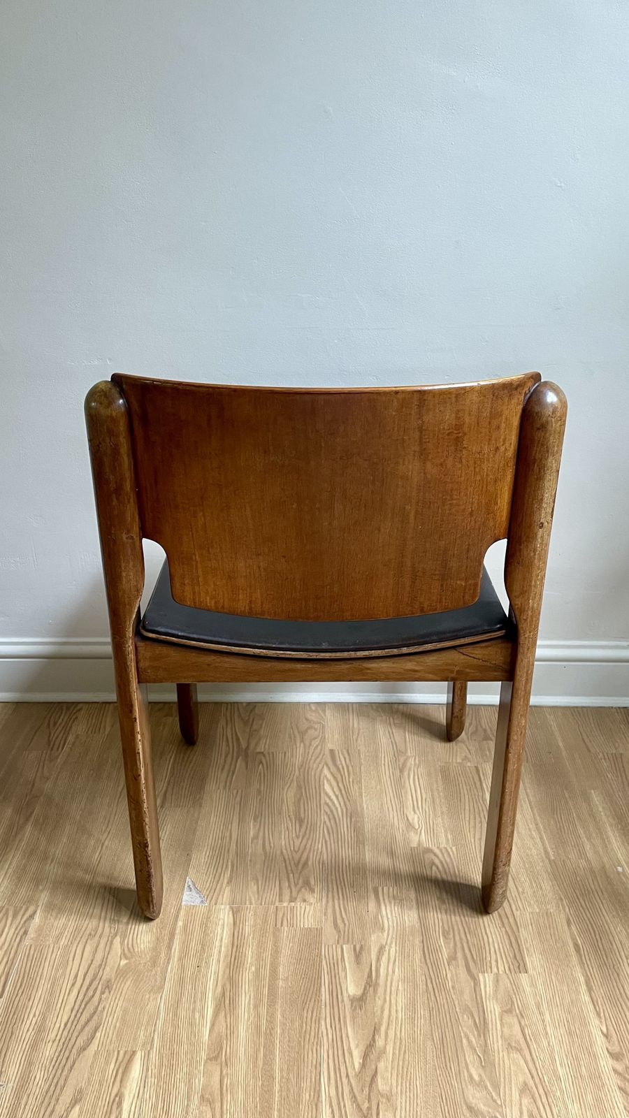 6 Vico Magistretti Chairs, Model 122, Cassina, Italy, 1960s photo 4000.0