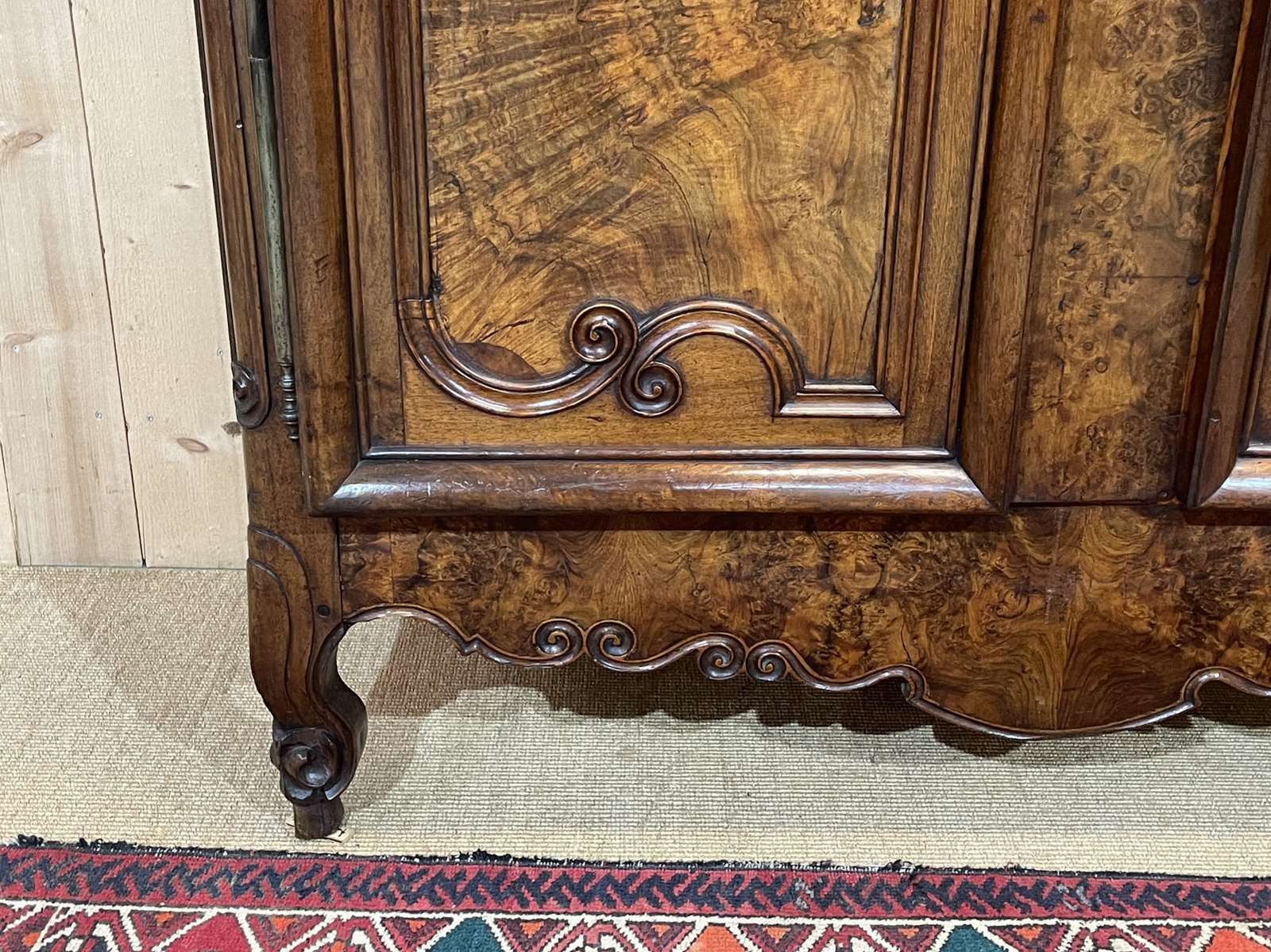Louis XV Period Bressane Cupboard In Walnut And Burr Walnut (18th Century) photo vintage