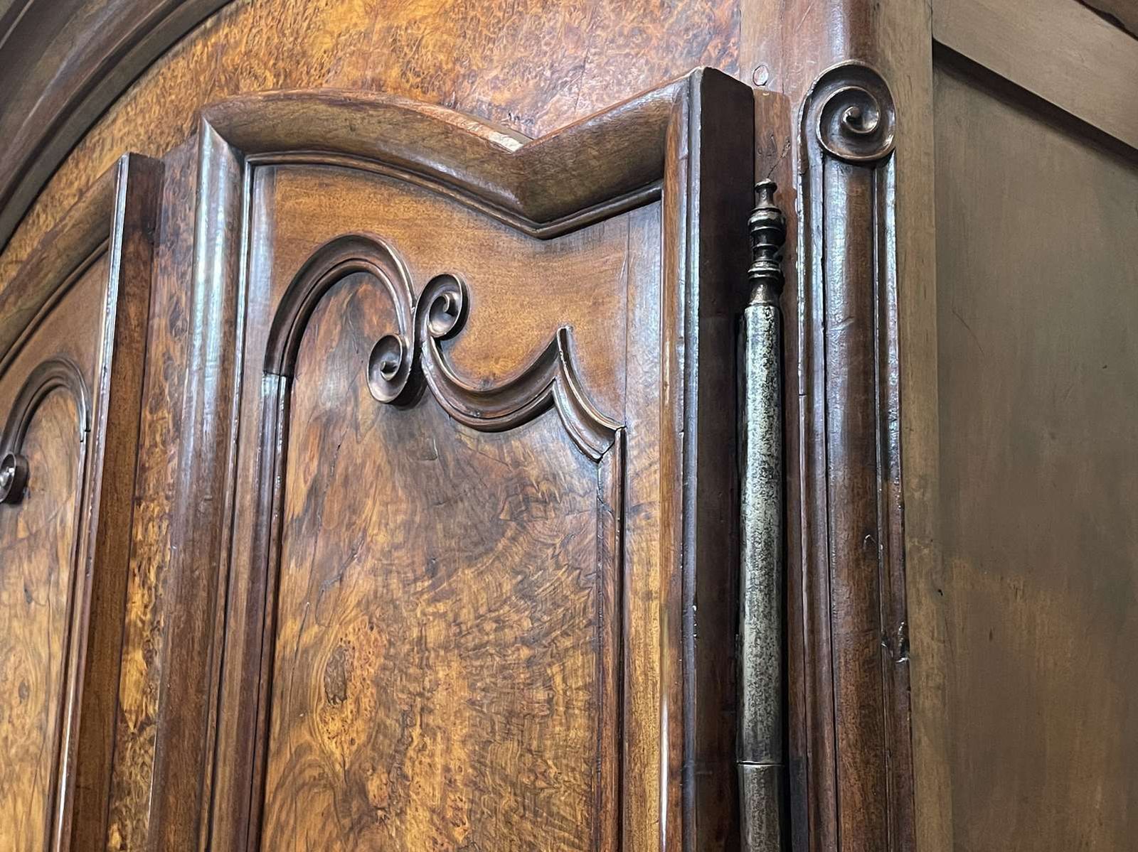 Furniture Louis XV Period Bressane Cupboard In Walnut And Burr Walnut (18th Century) photo