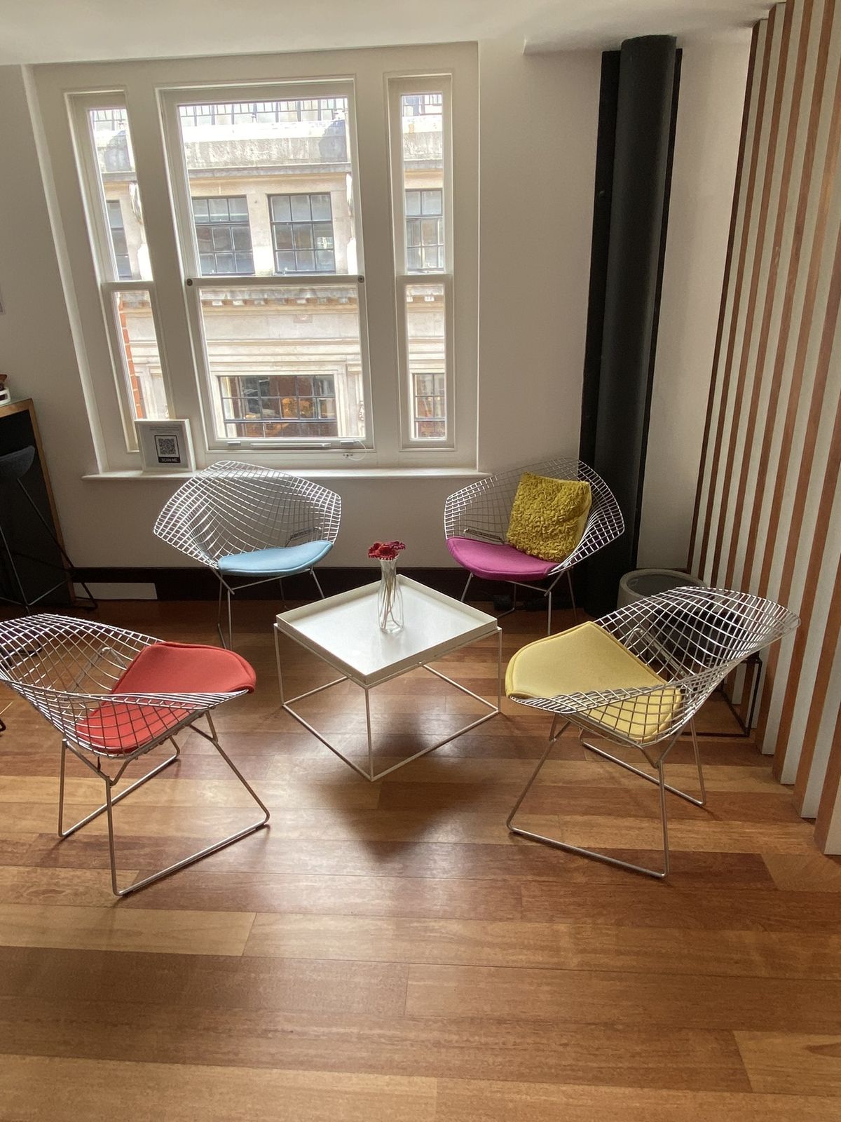 Diamond Bertoia Chair   4 Chairs Available £750 Each
