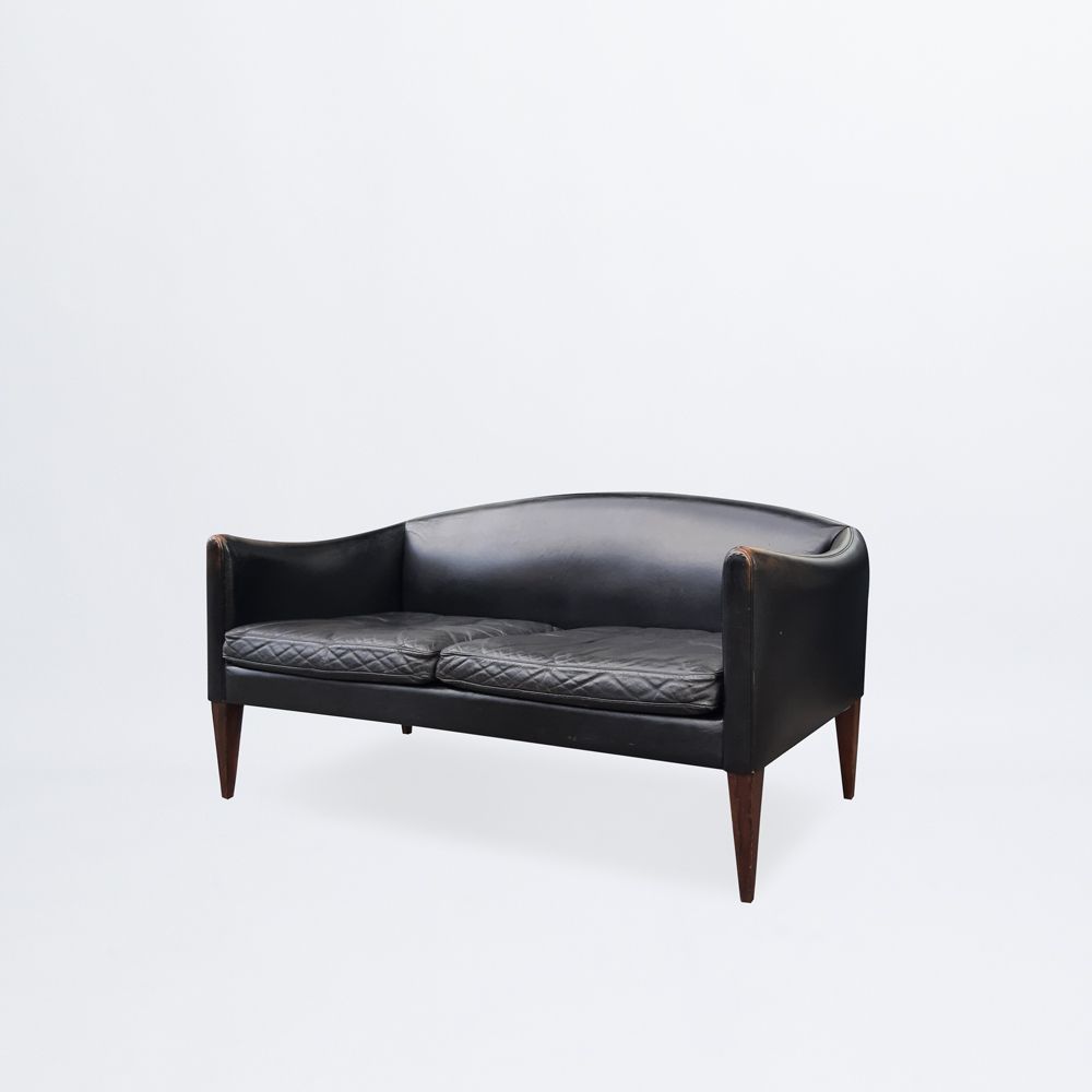 Illum Wikkelsø V12 Sofa