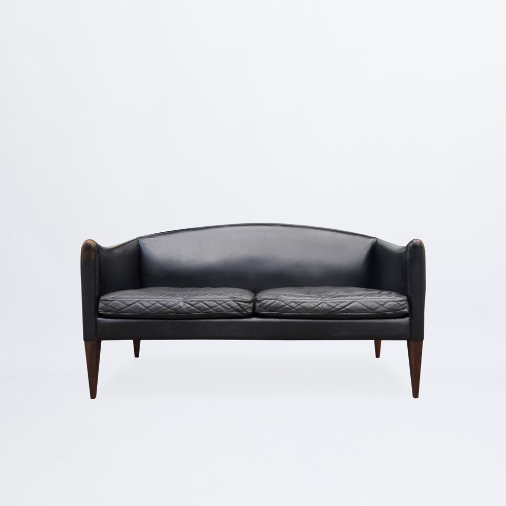 Illum Wikkelsø V12 Sofa photo furniture