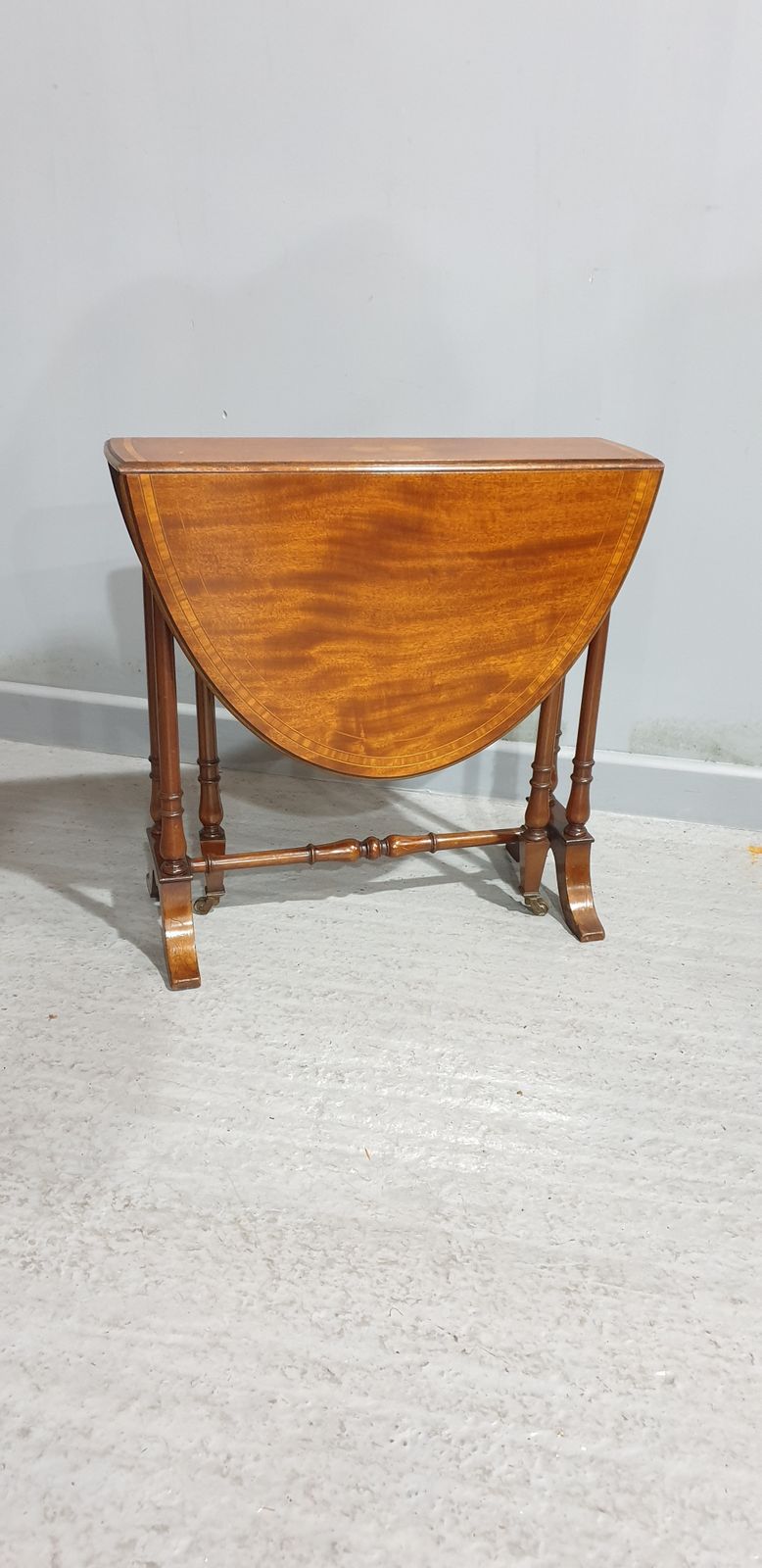 Fine Mahogany Inlaid Baby Sutherland Table photo vinterior