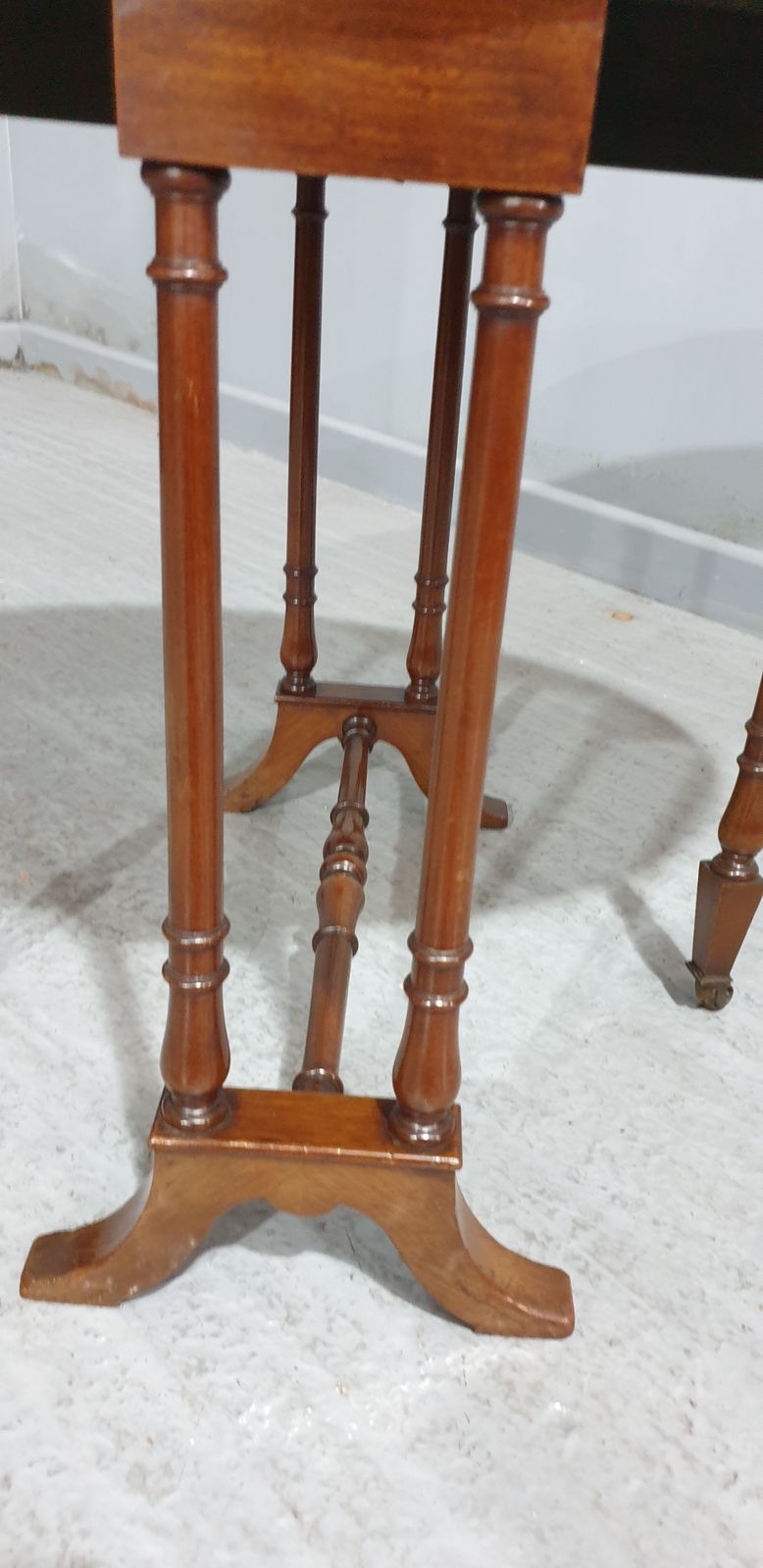 photo furniture Fine Mahogany Inlaid Baby Sutherland Table