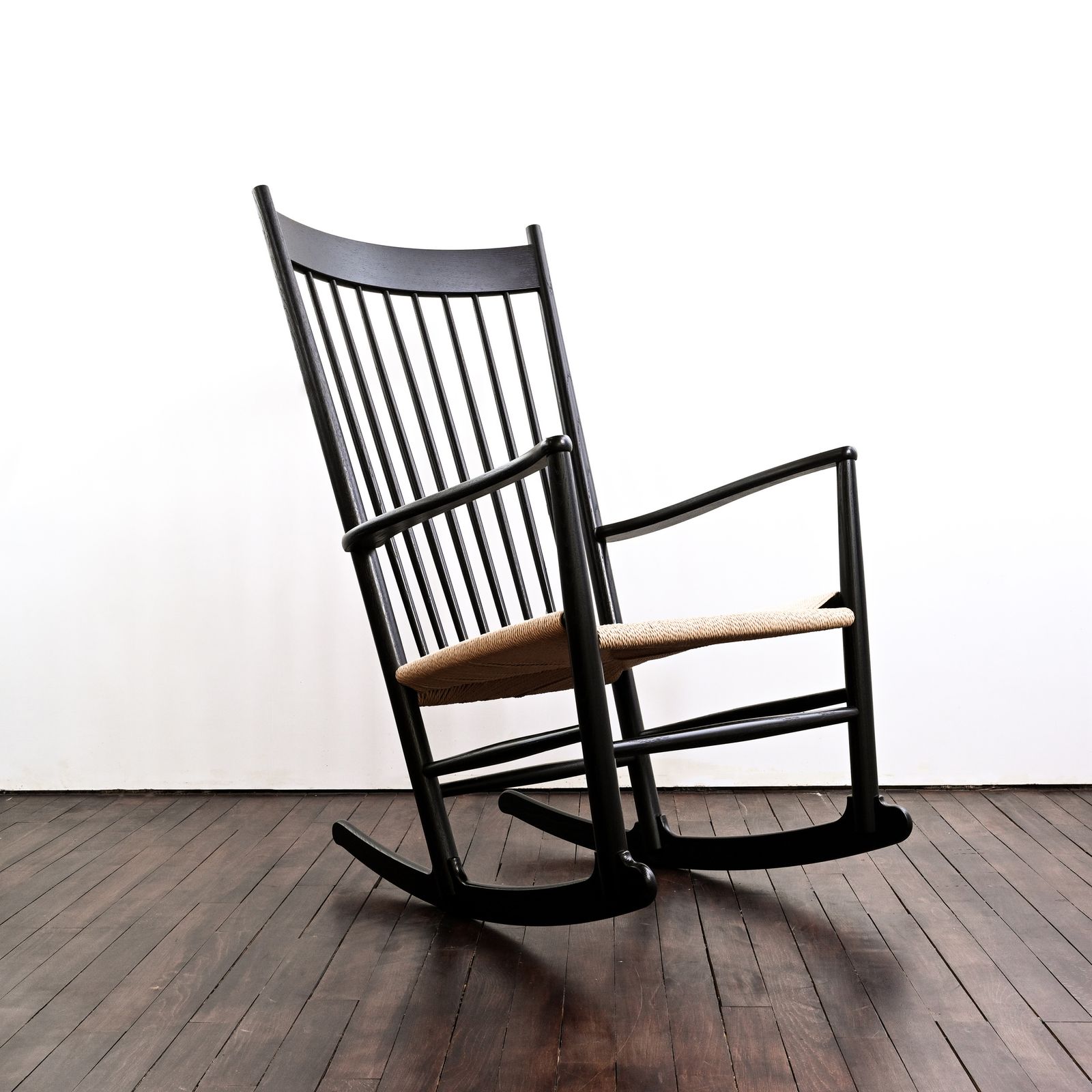 J16 Rocking Chair In Black Lacquered Oak And Natural Paper Yarn