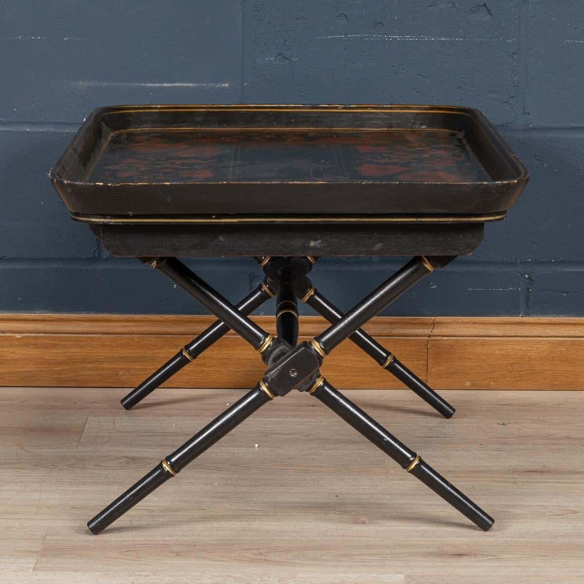 A Foldable Occasional Table, Made In England photo vinterior